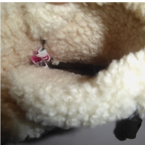 FINAL SALE 🎈UGG Akadia Black Leather Shearling Boots Size 6 NEW NO BOX * - Picture 13 of 16